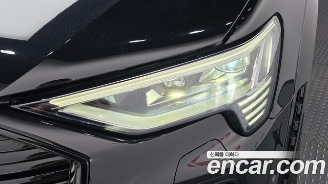 Audi e-tron 2023 — photo 7