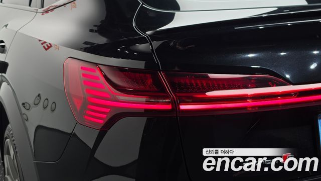 Audi e-tron 2023 — photo 8
