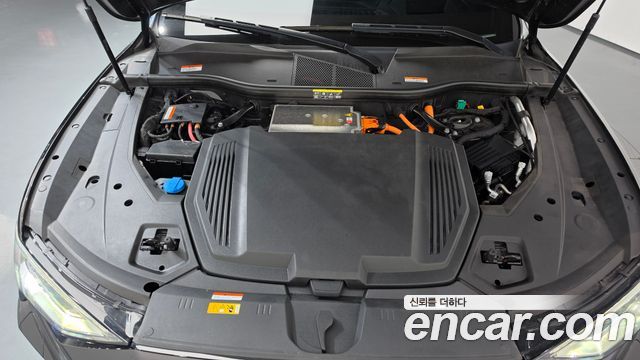 Audi e-tron 2023 — photo 9