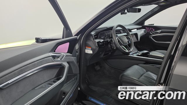 Audi e-tron 2023 — photo 15