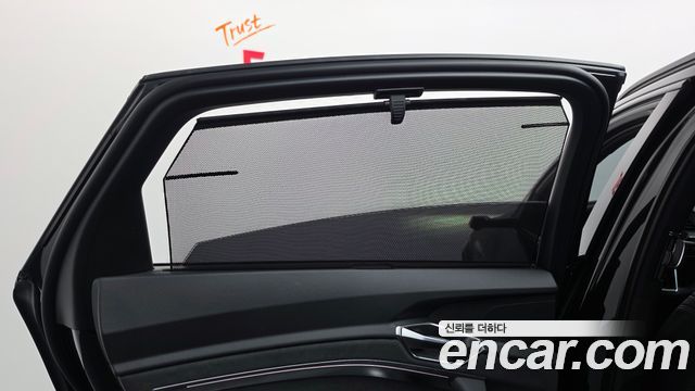 Audi e-tron 2023 — photo 29