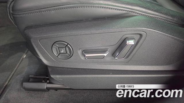 Audi e-tron 2023 — photo 34