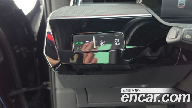 Audi e-tron 2023 — photo 35