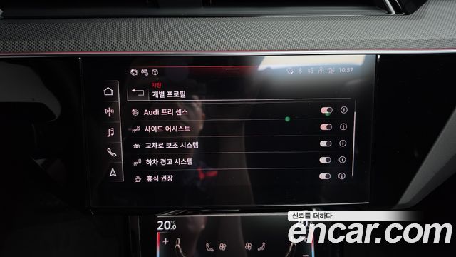 Audi e-tron 2023 — photo 37