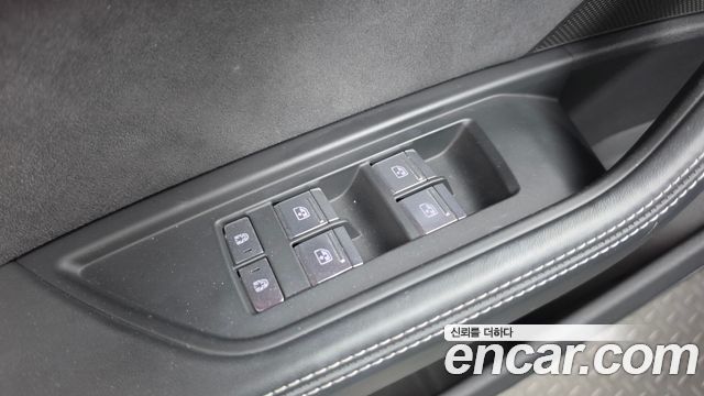 Audi e-tron 2023 — photo 39