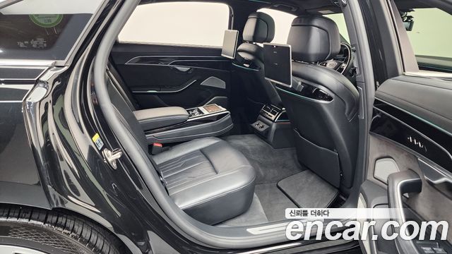 Audi A8 2020 — photo 17