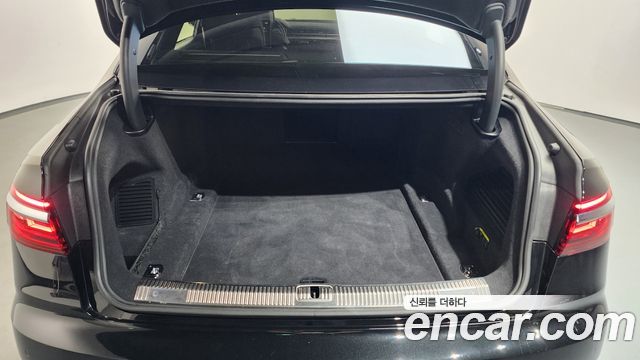 Audi A8 2020 — photo 22