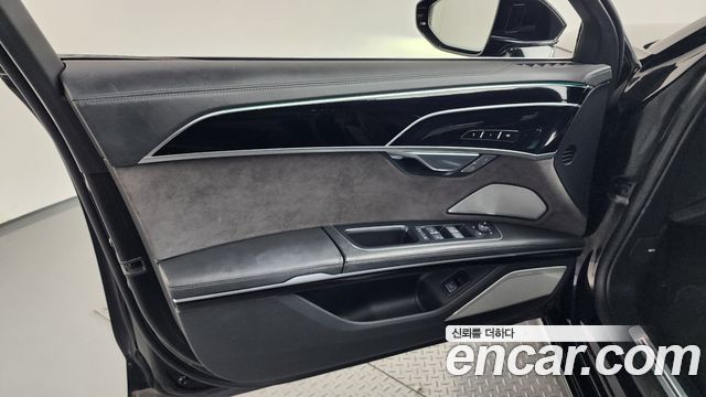 Audi A8 2020 — photo 14