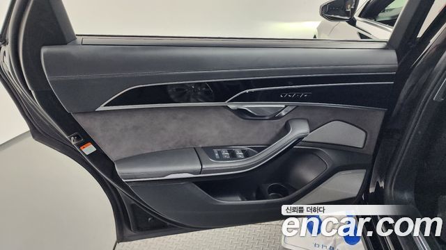 Audi A8 2020 — photo 15