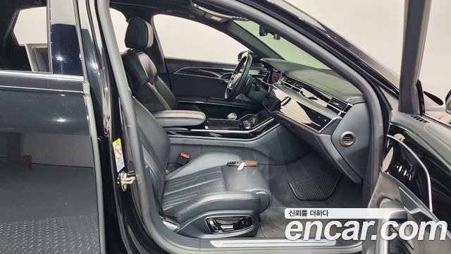 Audi A8 2020 — photo 16