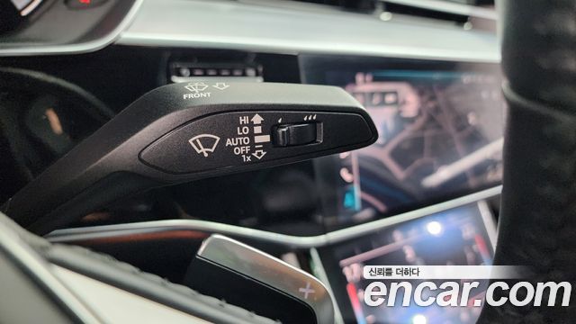 Audi A8 2020 — photo 27