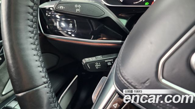 Audi A8 2020 — photo 28