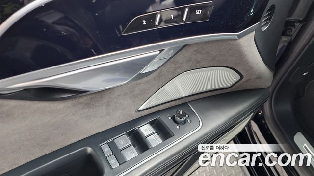 Audi A8 2020 — photo 29