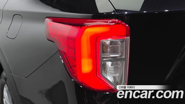 Ford Explorer 2021 — photo 9