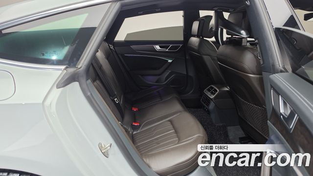 Audi A7 2020 — photo 17