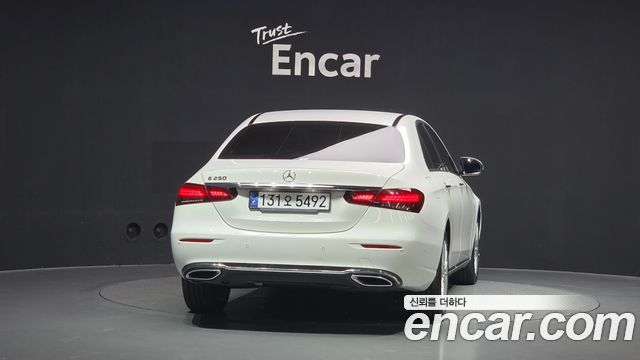 Mercedes-Benz E-Class 2021 — photo 4