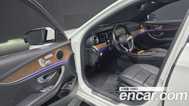 Mercedes-Benz E-Class 2021 — photo 13