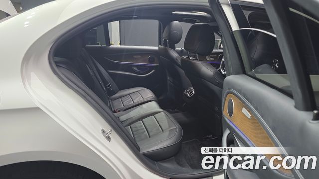 Mercedes-Benz E-Class 2021 — photo 18