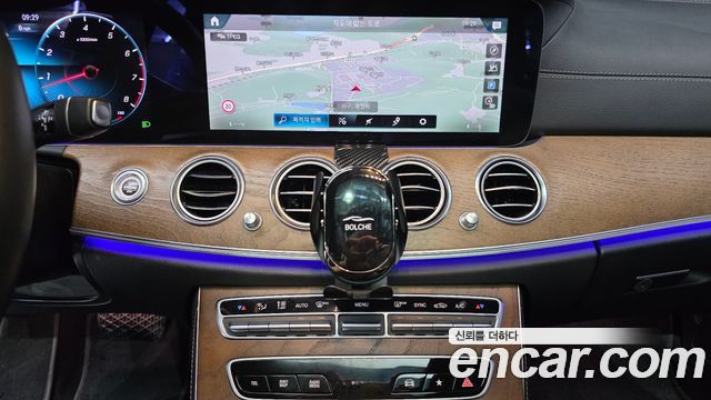 Mercedes-Benz E-Class 2021 — photo 20