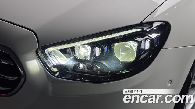 Mercedes-Benz E-Class 2021 — photo 8