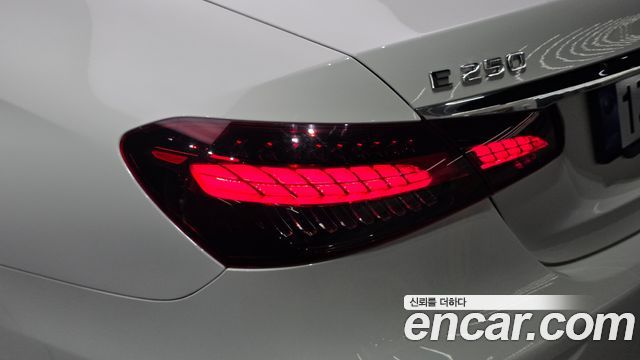 Mercedes-Benz E-Class 2021 — photo 9