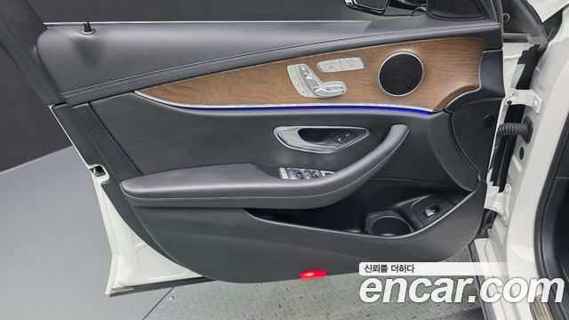 Mercedes-Benz E-Class 2021 — photo 14