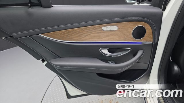 Mercedes-Benz E-Class 2021 — photo 15