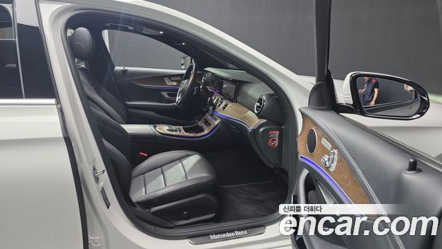 Mercedes-Benz E-Class 2021 — photo 16