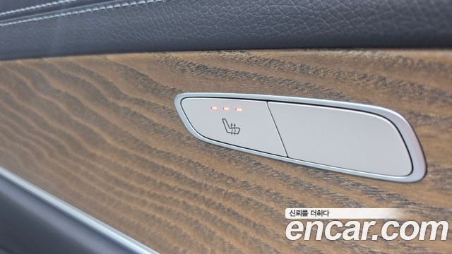 Mercedes-Benz E-Class 2021 — photo 31