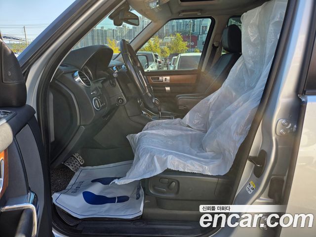 Land Rover Discovery 2010 — photo 8