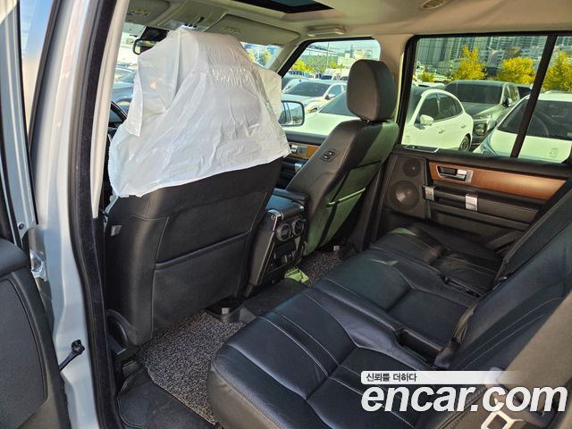 Land Rover Discovery 2010 — photo 9
