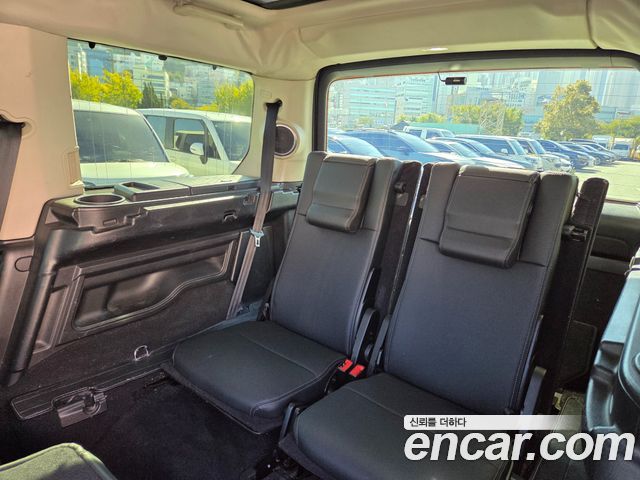 Land Rover Discovery 2010 — photo 10