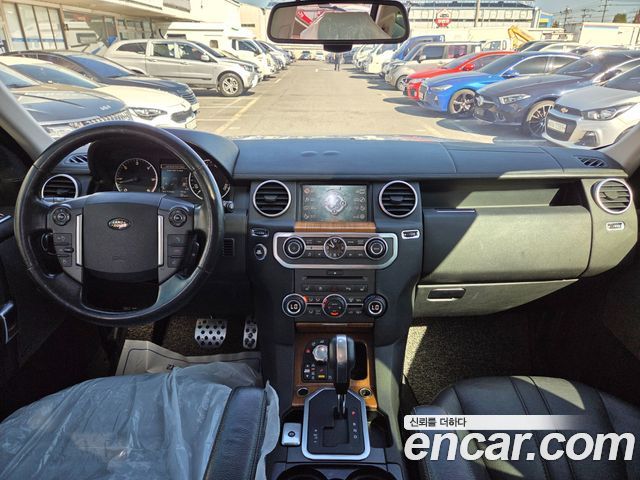 Land Rover Discovery 2010 — photo 11