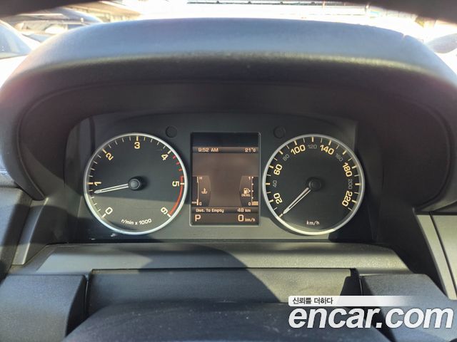 Land Rover Discovery 2010 — photo 13