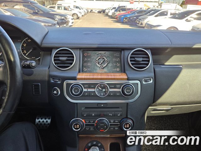 Land Rover Discovery 2010 — photo 14