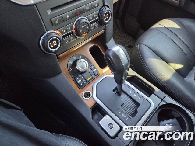 Land Rover Discovery 2010 — photo 15