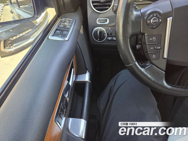 Land Rover Discovery 2010 — photo 16