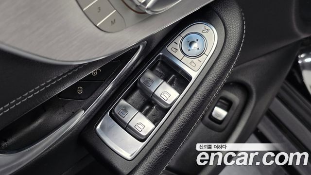 Mercedes-Benz C-Class 2018 — photo 20