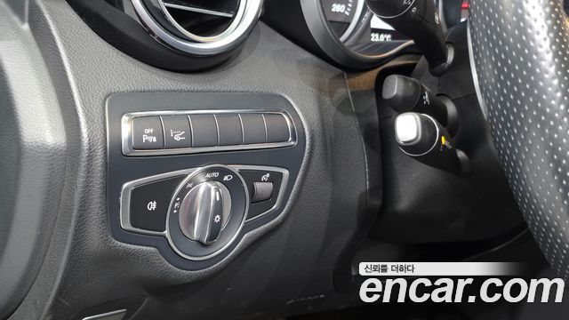 Mercedes-Benz C-Class 2018 — photo 21