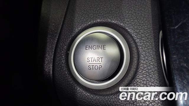 Mercedes-Benz C-Class 2018 — photo 24