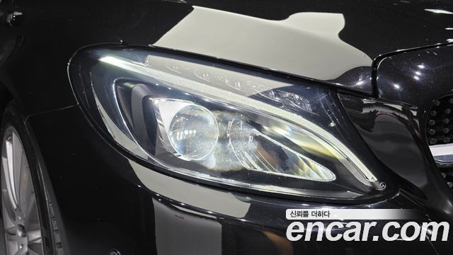 Mercedes-Benz C-Class 2018 — photo 8