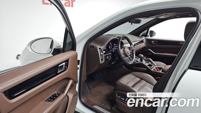 Porsche Cayenne 2021 — photo 10