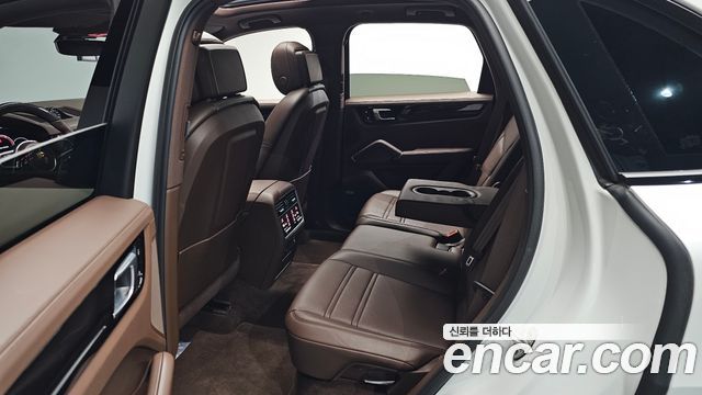 Porsche Cayenne 2021 — photo 12