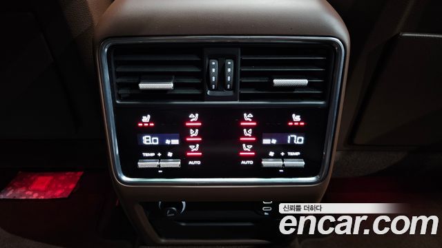 Porsche Cayenne 2021 — photo 19