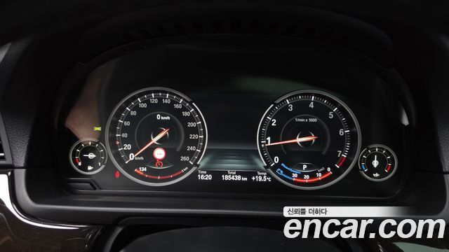 BMW 5-Series 2016 — photo 8