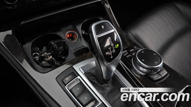 BMW 5-Series 2016 — photo 9