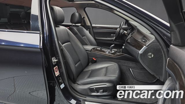BMW 5-Series 2016 — photo 11
