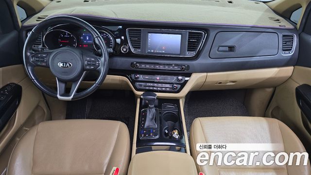 Kia Canival 2018 — photo 10