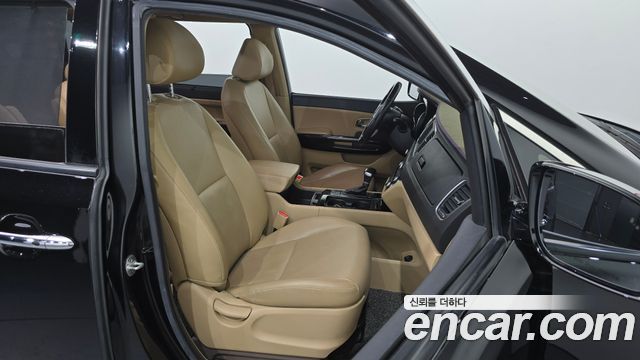 Kia Canival 2018 — photo 16