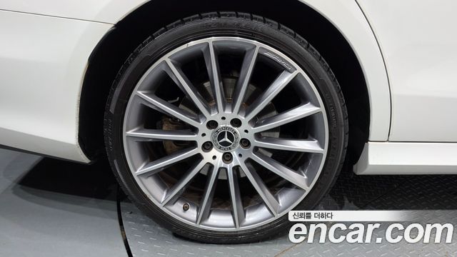 Mercedes-Benz E-Class 2021 — photo 5